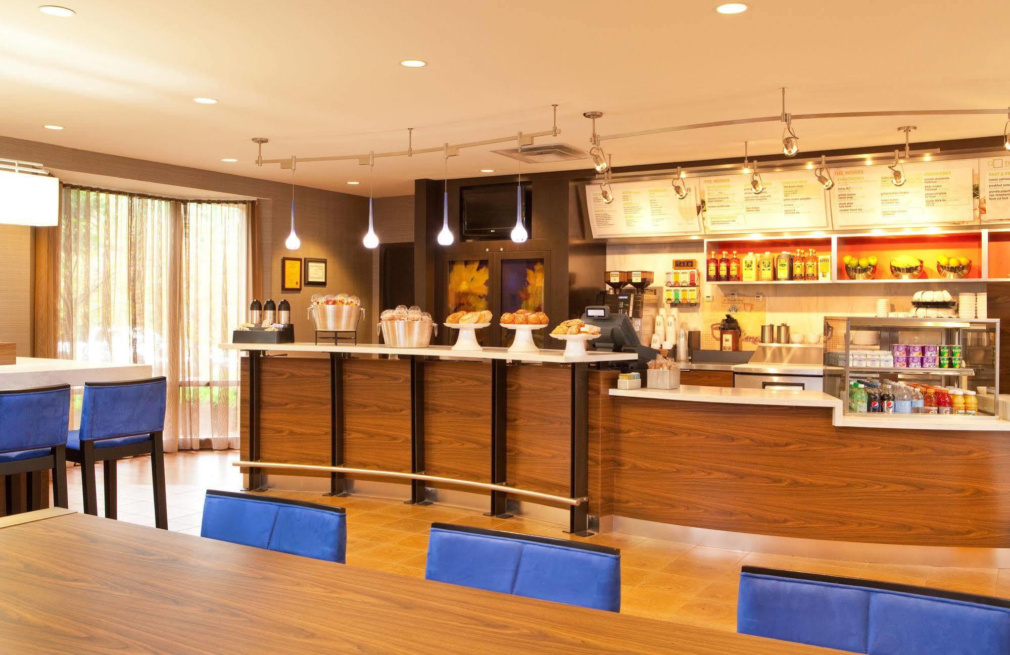 Courtyard Hartford Манчестер Екстер'єр фото