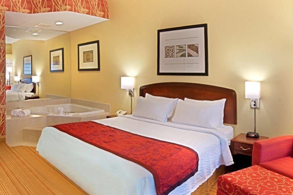 Courtyard Hartford Манчестер Екстер'єр фото